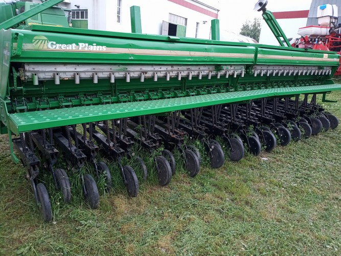 Колісний трактор New Holland T 8040